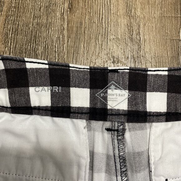 St. Johns Bay Women's Casual Capri Pants ~ Sz 10 ~ Black & White ~ Checkered - Picture 2 of 3